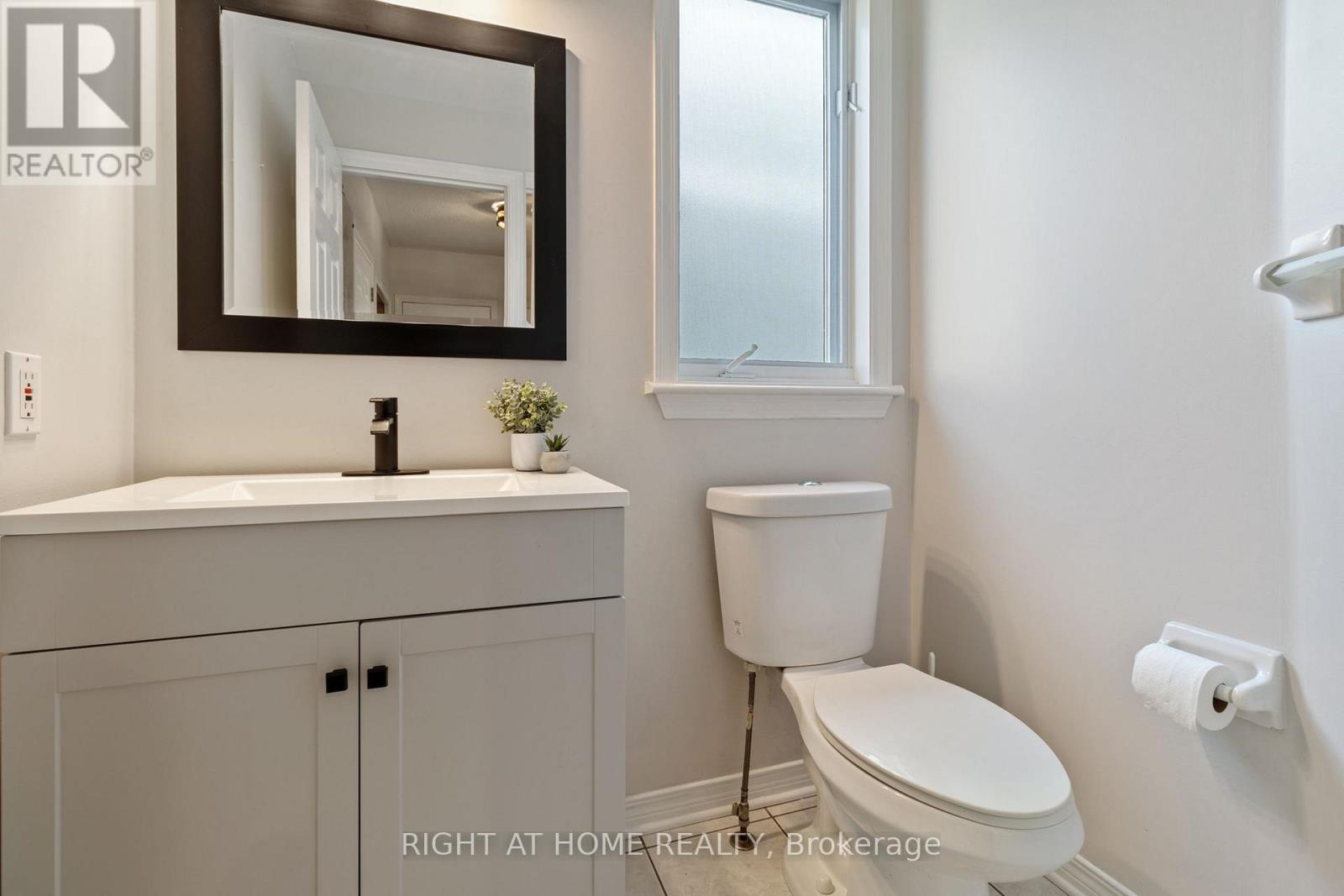 139 Locheland Crescent