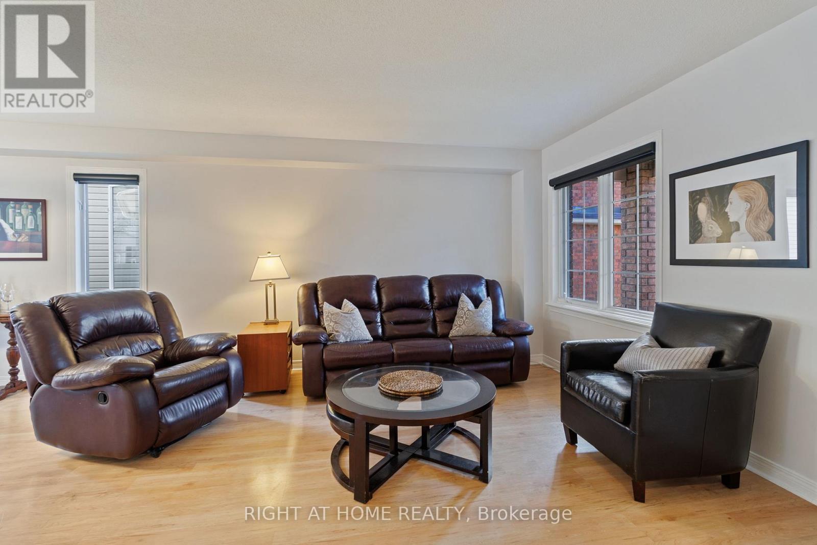 139 Locheland Crescent