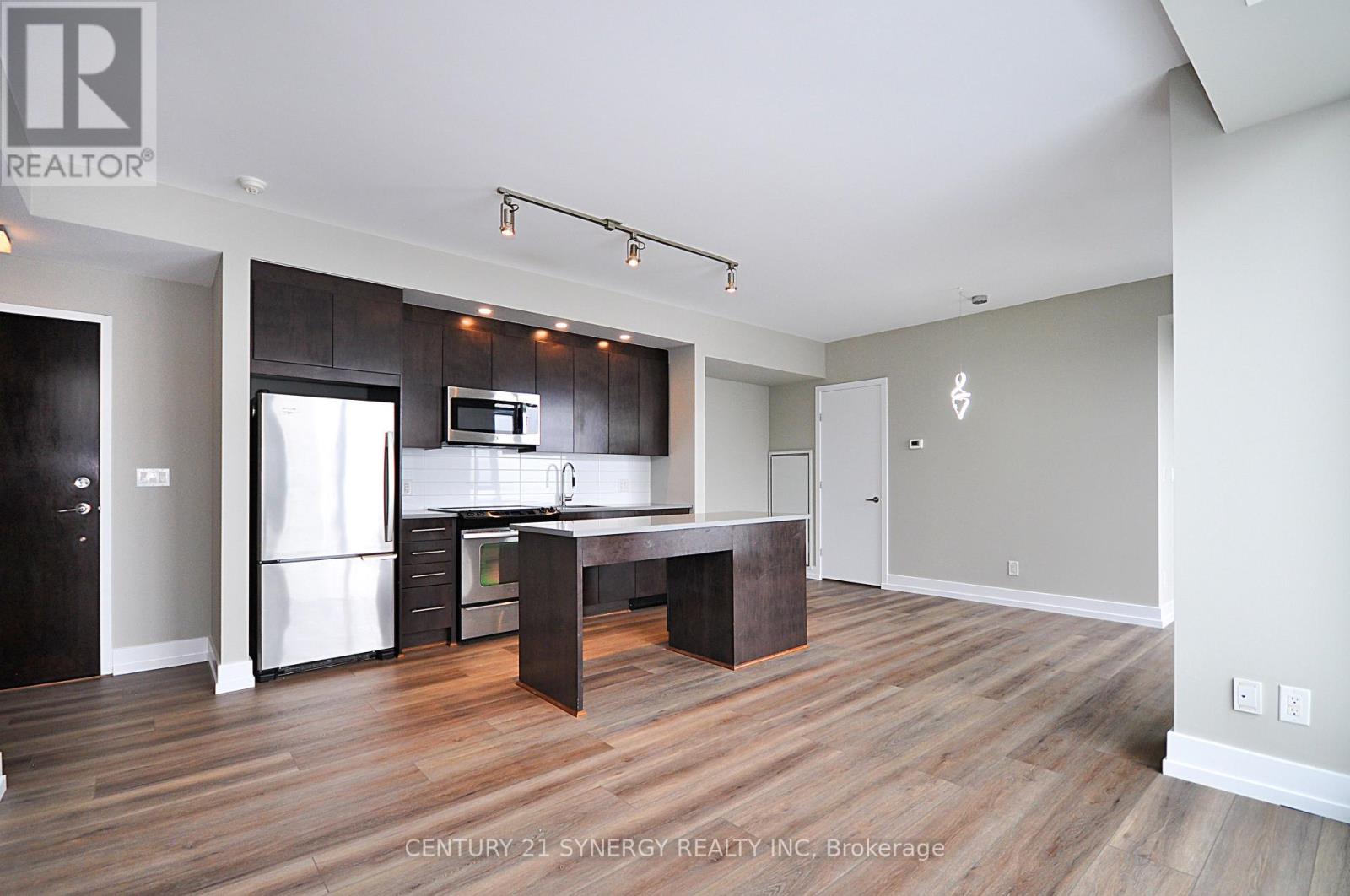 814 - 360 Patricia Avenue