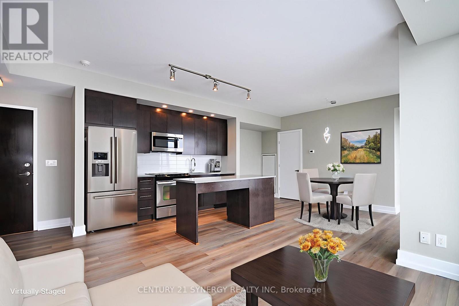 814 - 360 Patricia Avenue