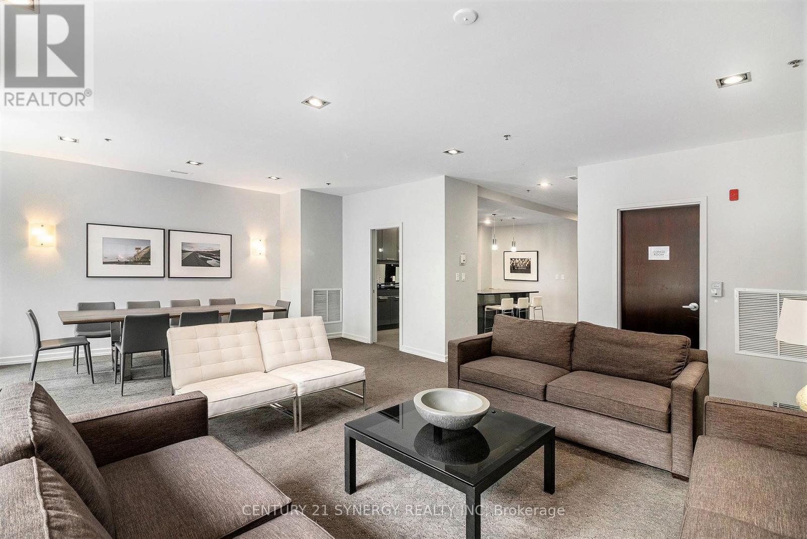 814 - 360 Patricia Avenue