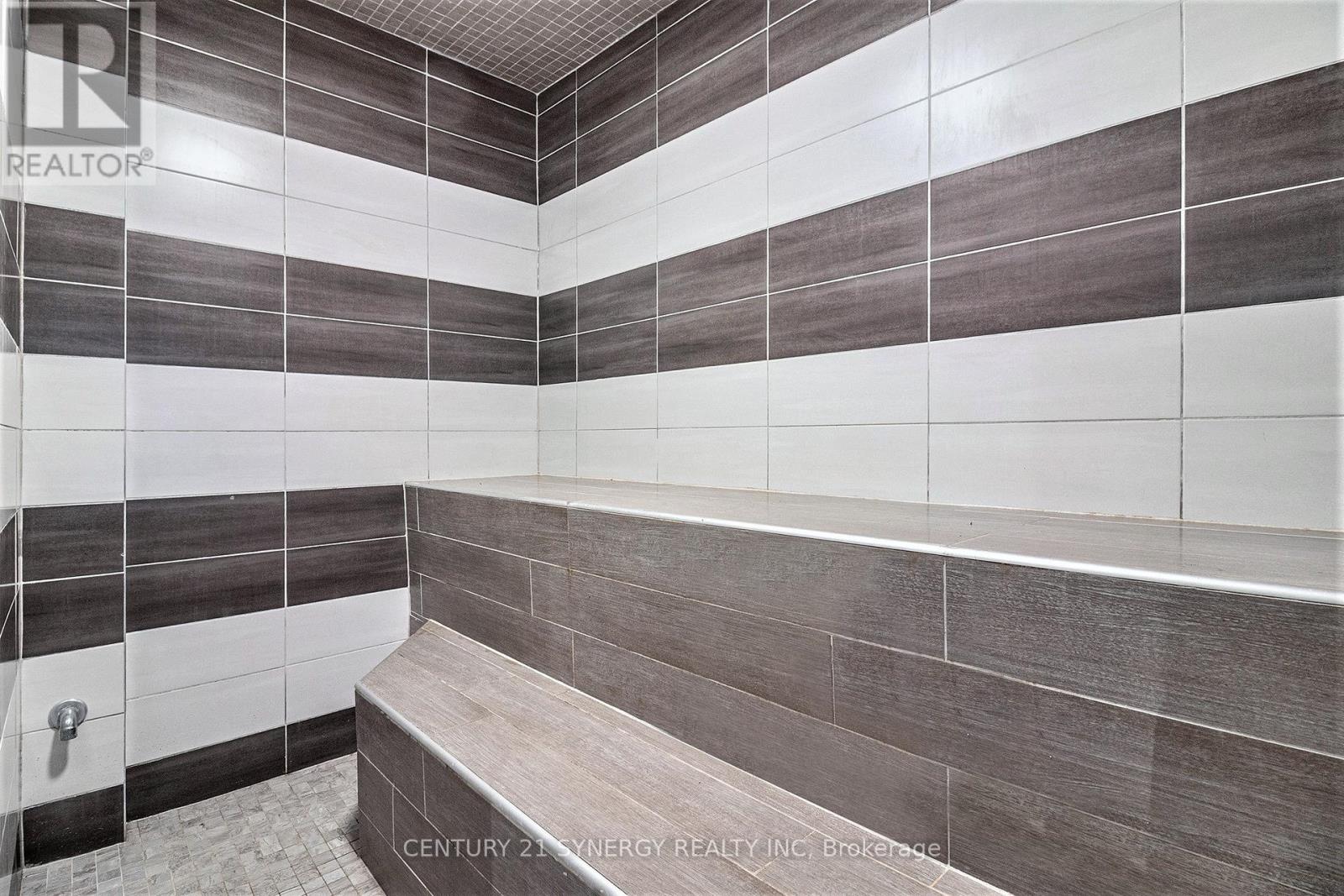 814 - 360 Patricia Avenue