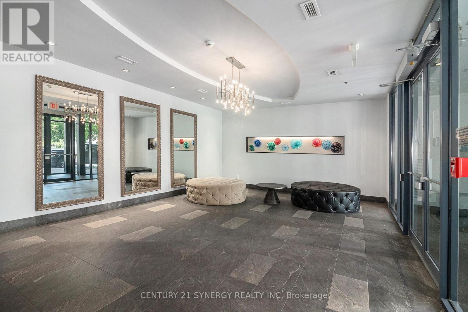 814 - 360 Patricia Avenue