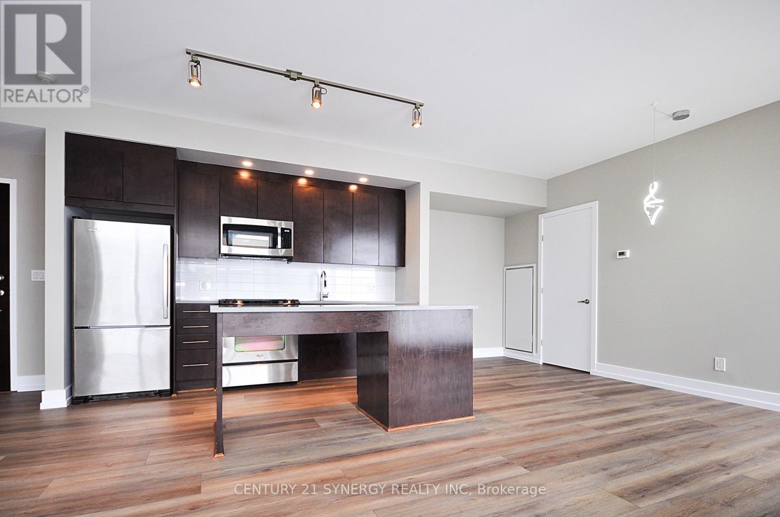 814 - 360 Patricia Avenue