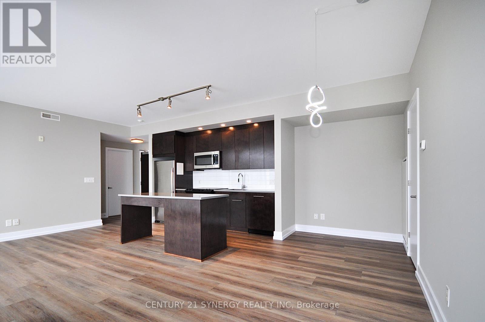 814 - 360 Patricia Avenue