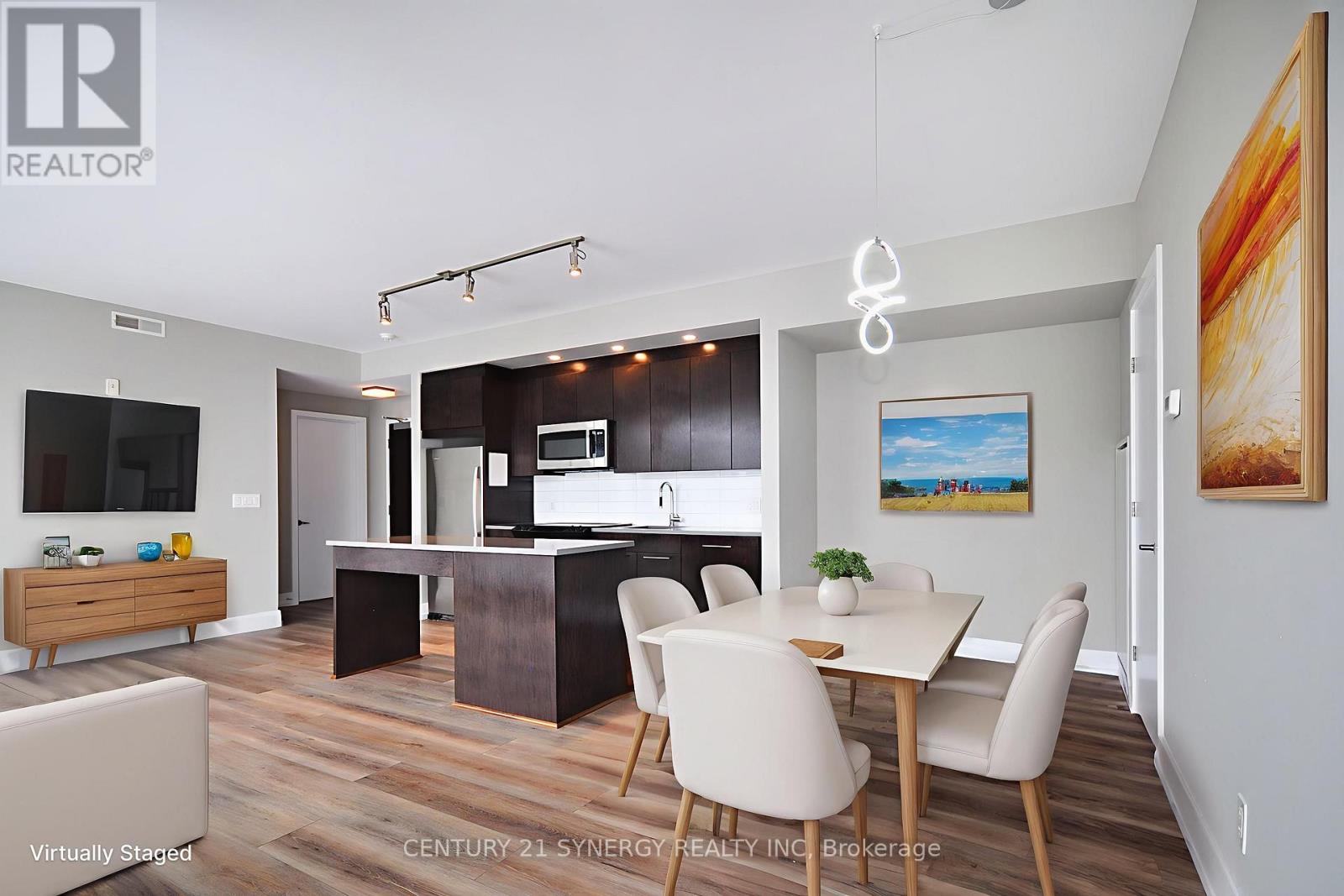 814 - 360 Patricia Avenue