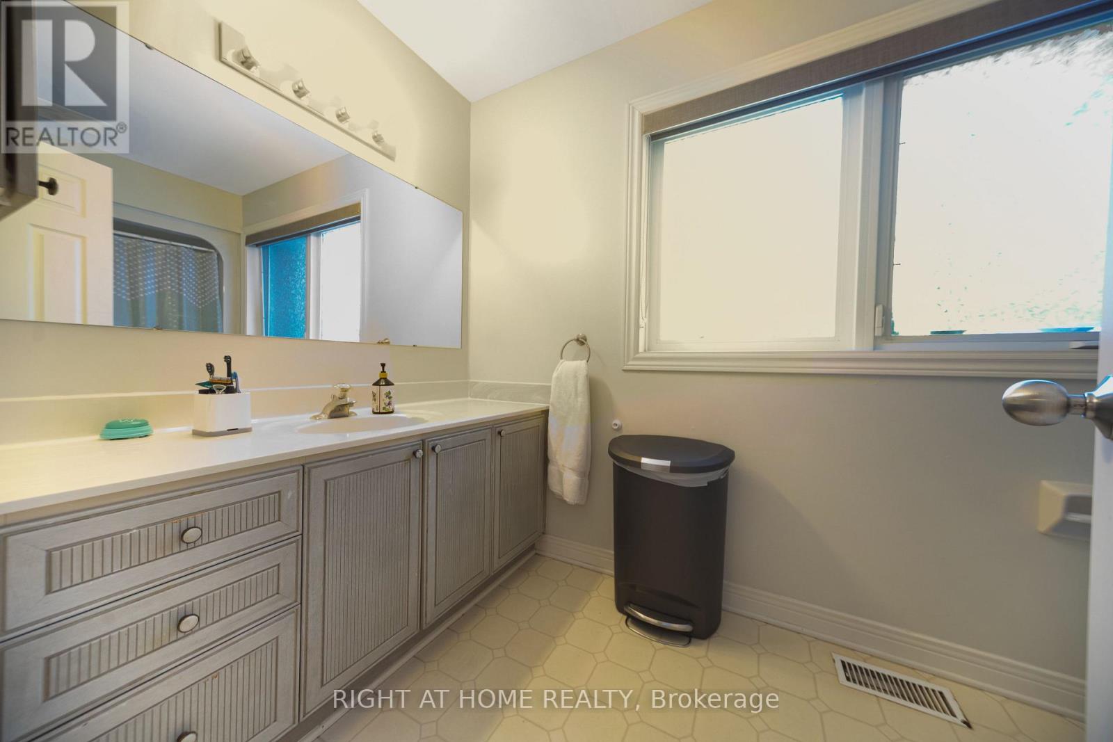 32 Marble Arch Crescent