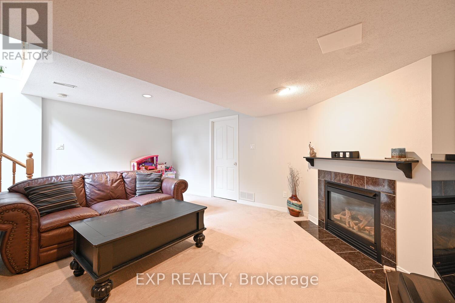 677 Wildshore Crescent