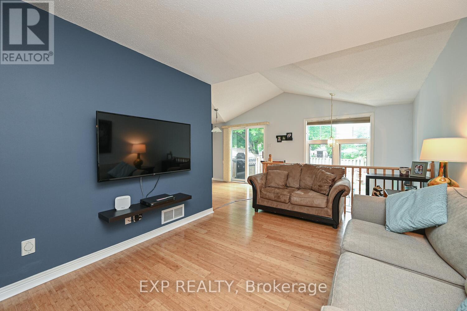 677 Wildshore Crescent