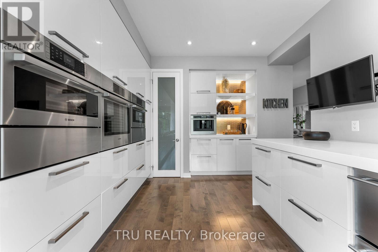 250 Sunnyridge Crescent