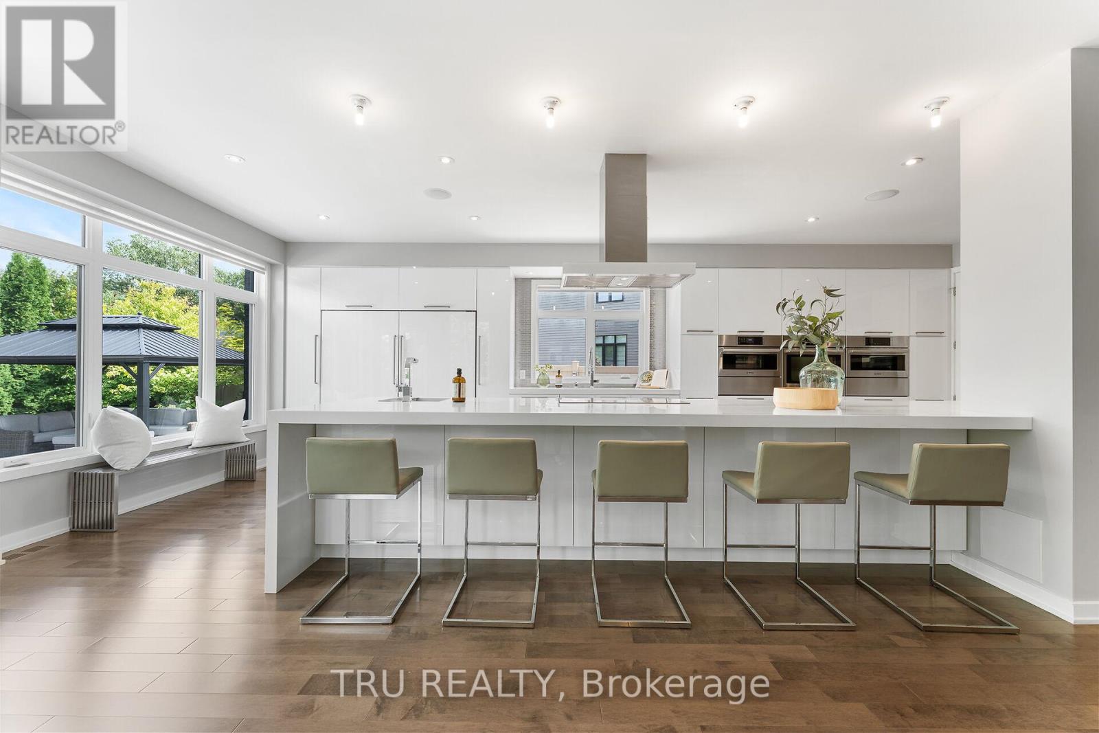 250 Sunnyridge Crescent