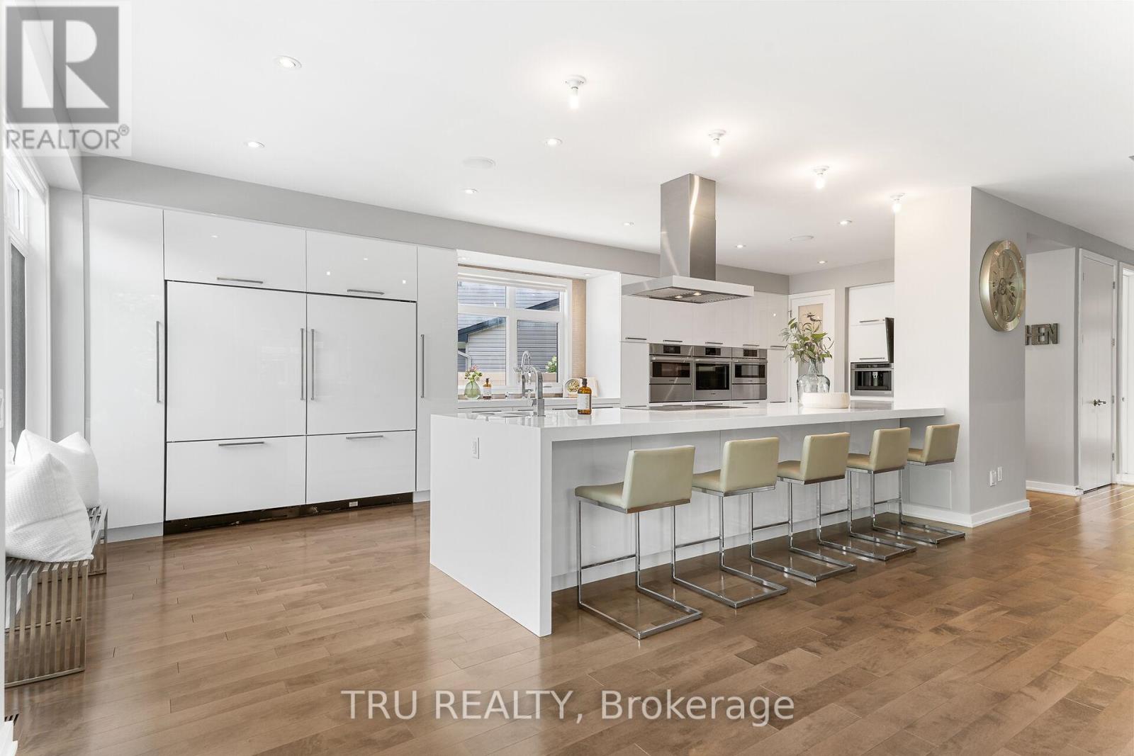 250 Sunnyridge Crescent