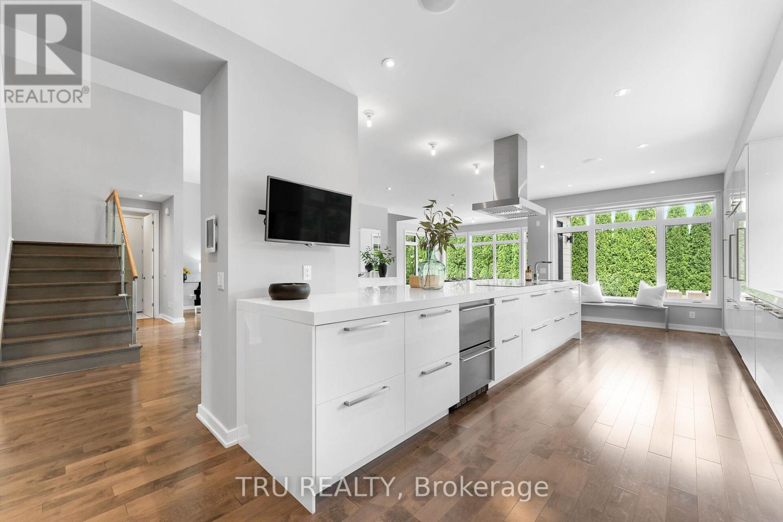 250 Sunnyridge Crescent