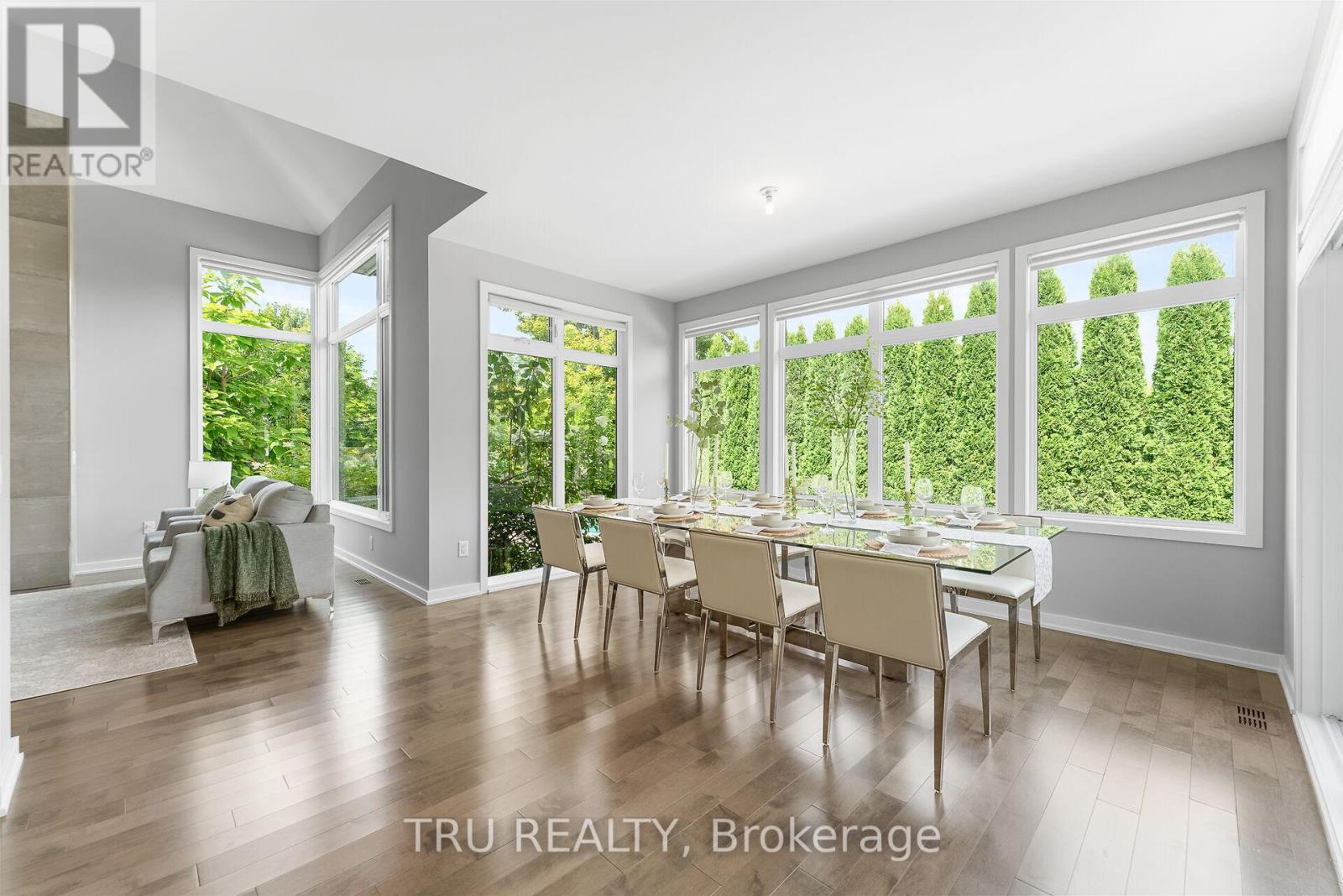 250 Sunnyridge Crescent