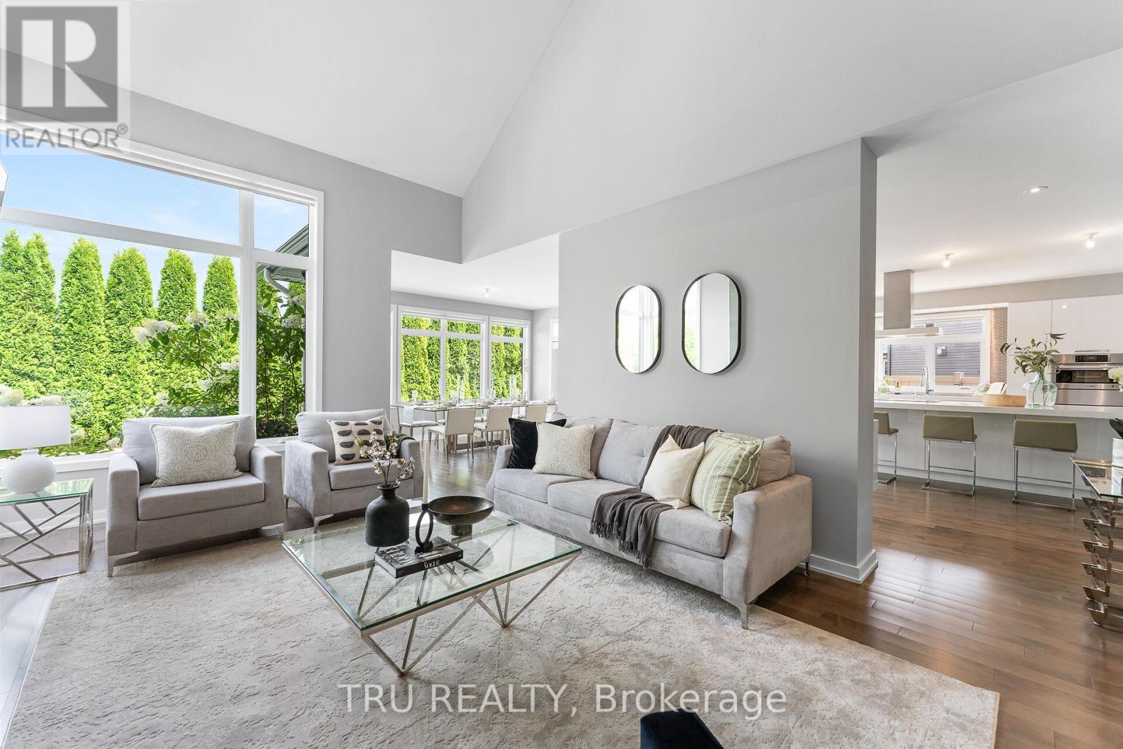 250 Sunnyridge Crescent