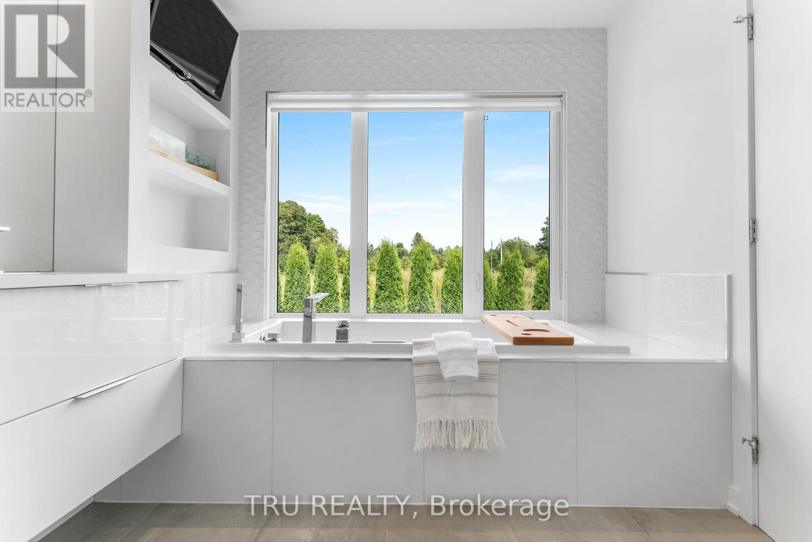 250 Sunnyridge Crescent