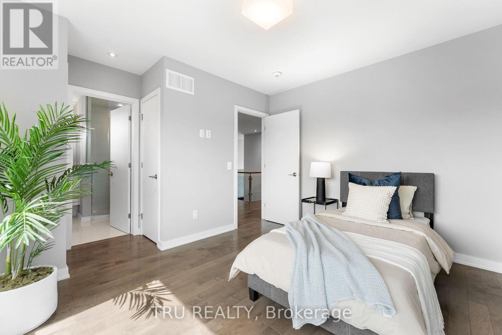 250 Sunnyridge Crescent