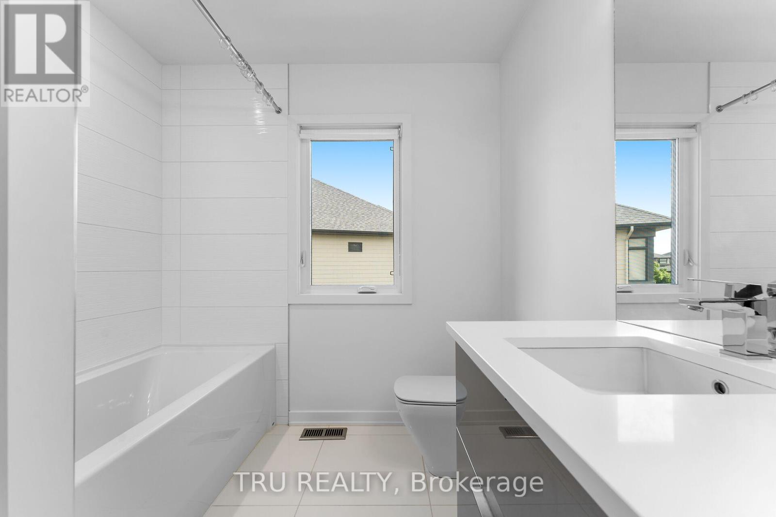 250 Sunnyridge Crescent