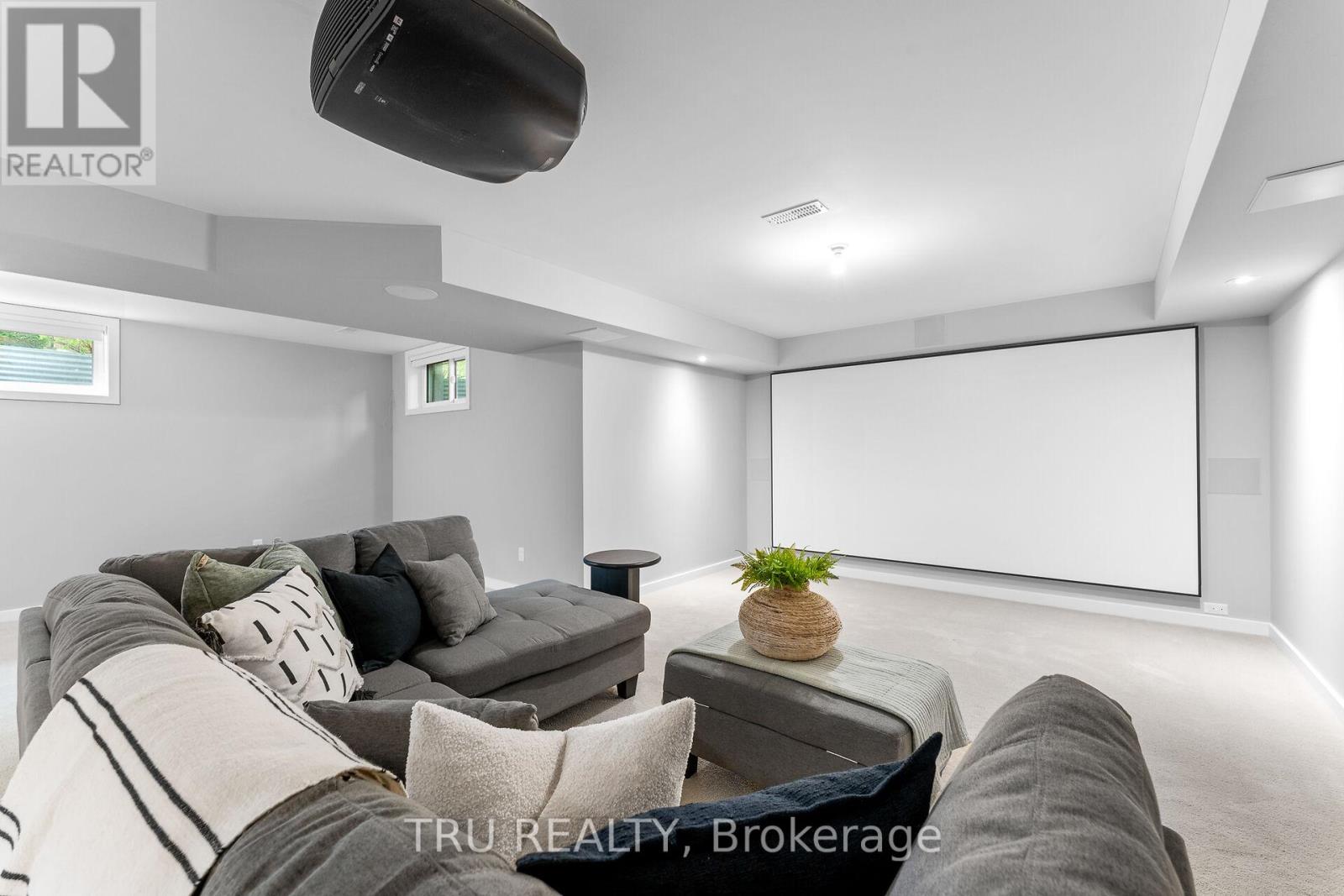 250 Sunnyridge Crescent