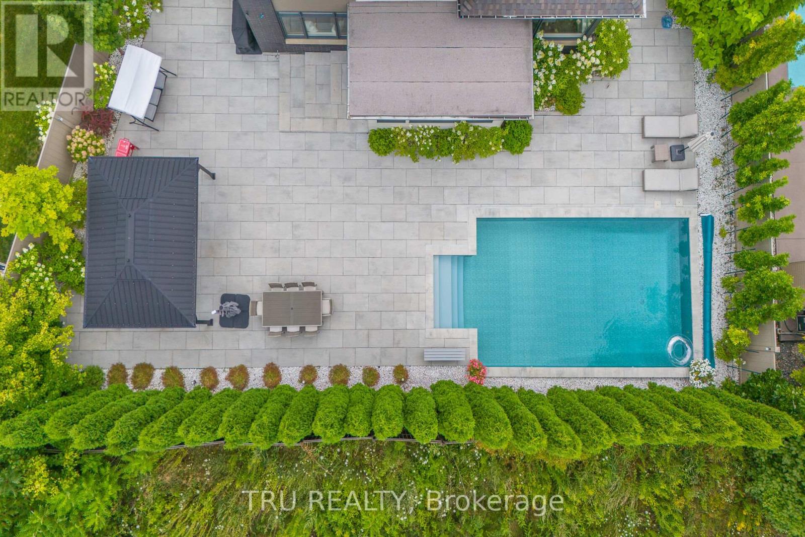 250 Sunnyridge Crescent