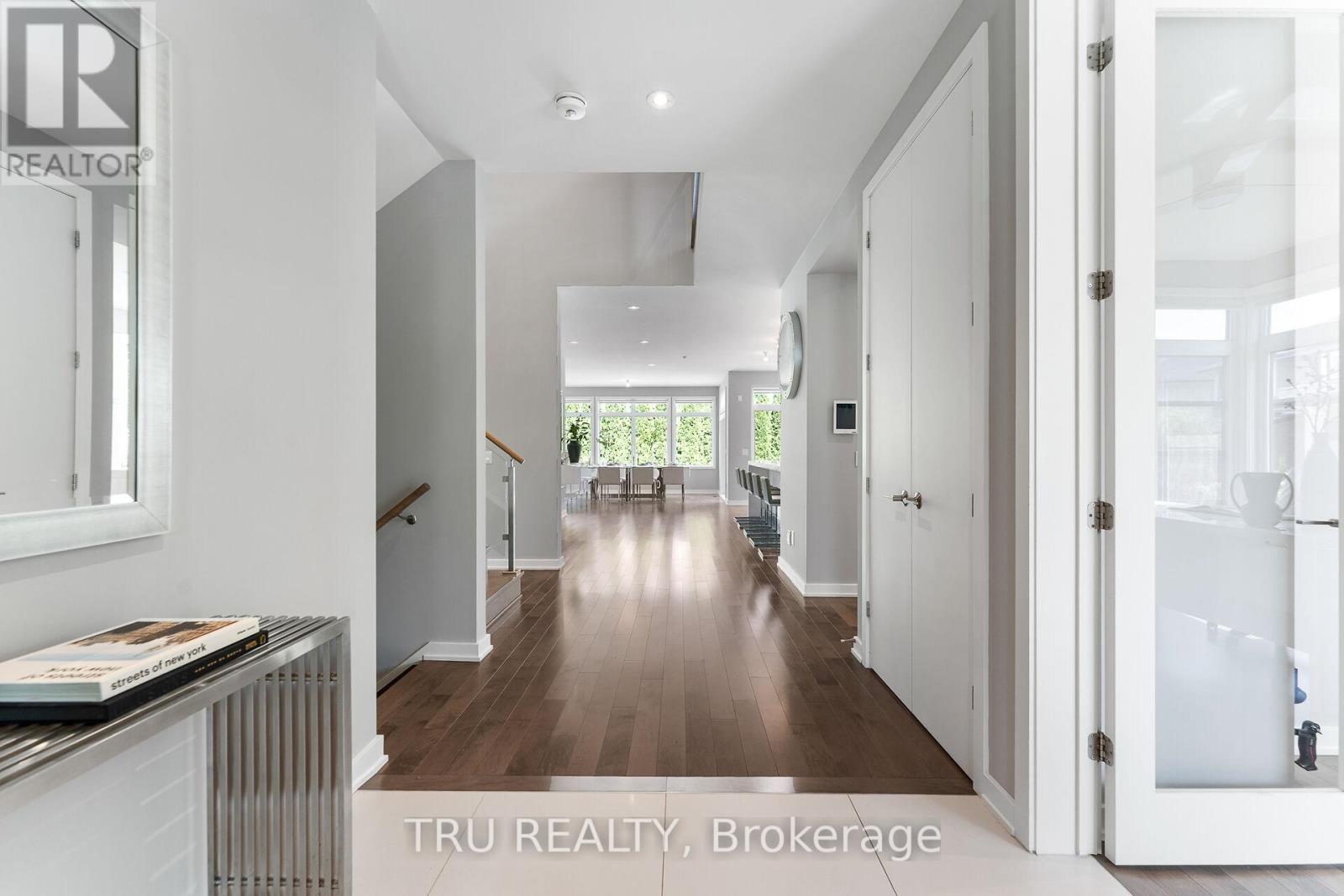 250 Sunnyridge Crescent