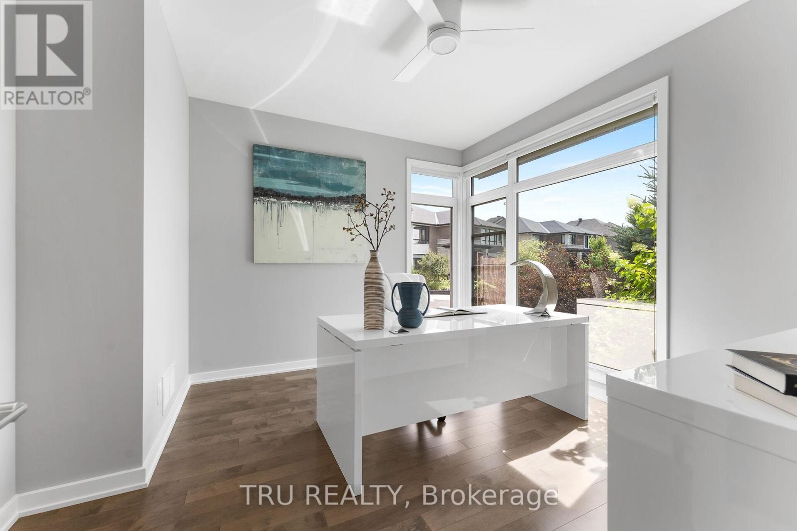 250 Sunnyridge Crescent