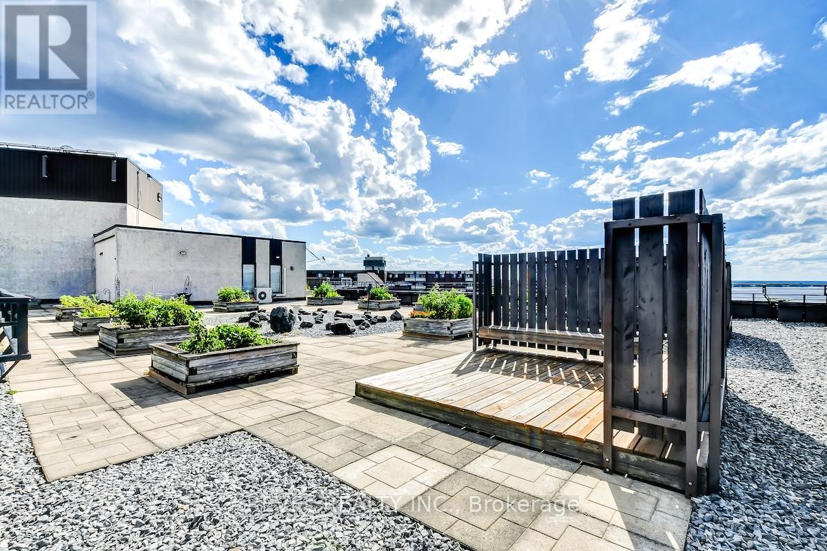 303 - 3100 Carling Avenue