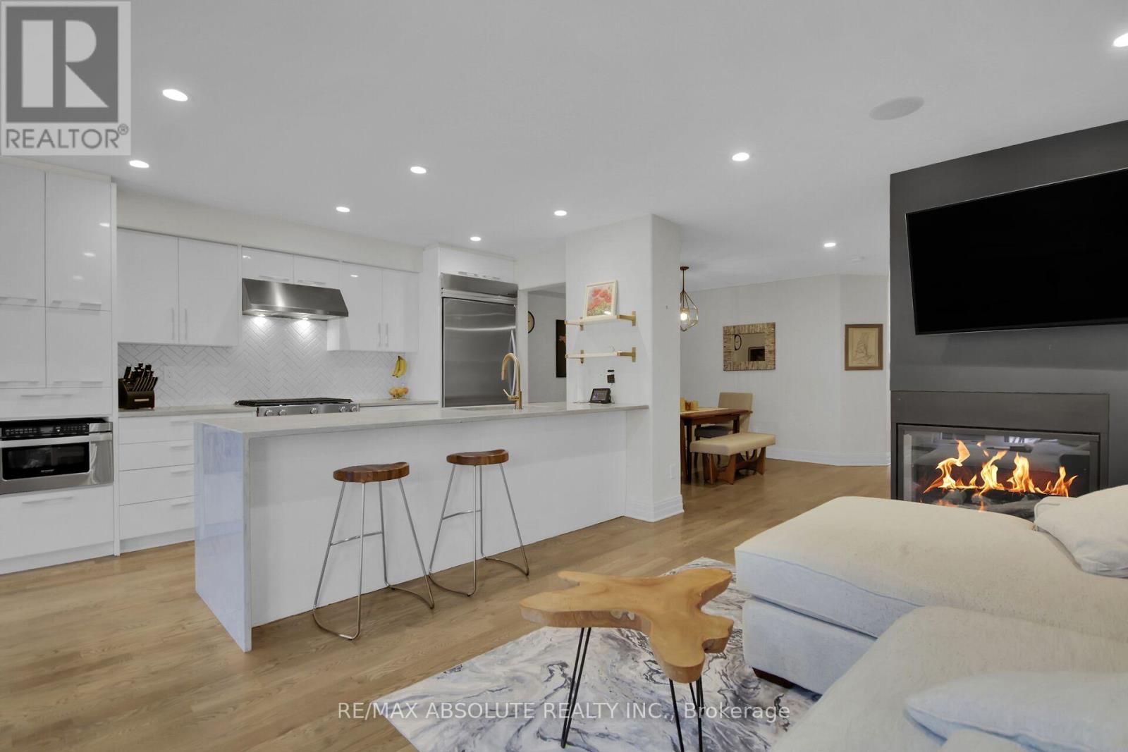 117 Woodhurst Crescent