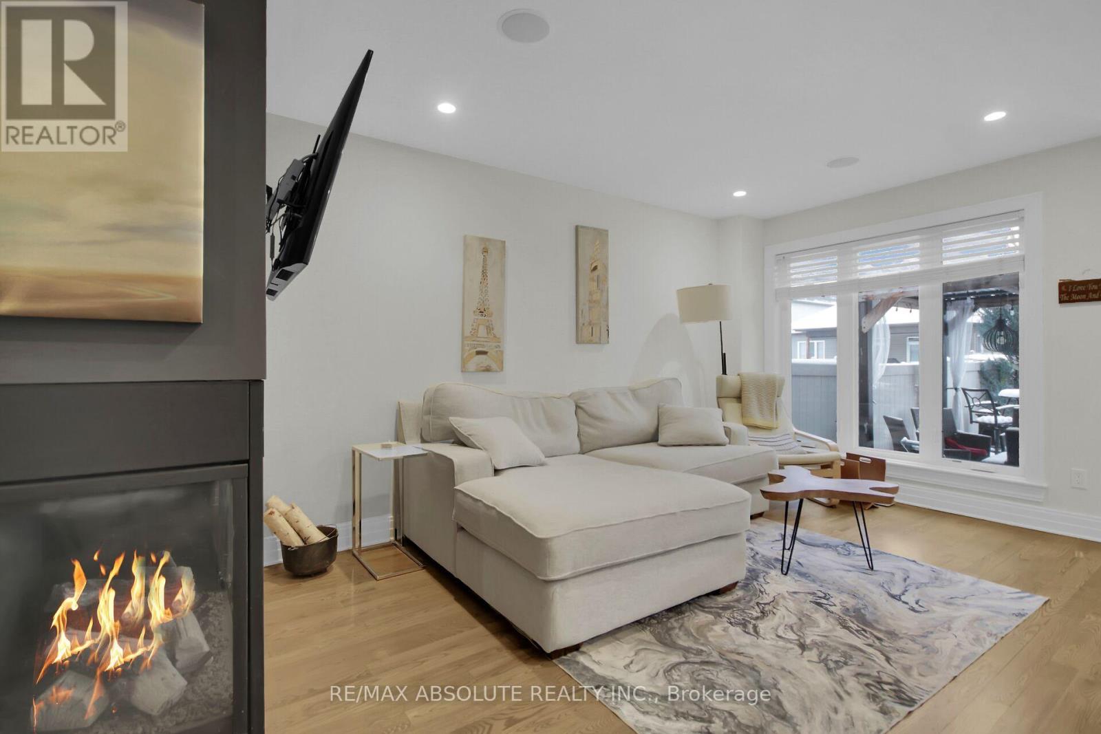 117 Woodhurst Crescent