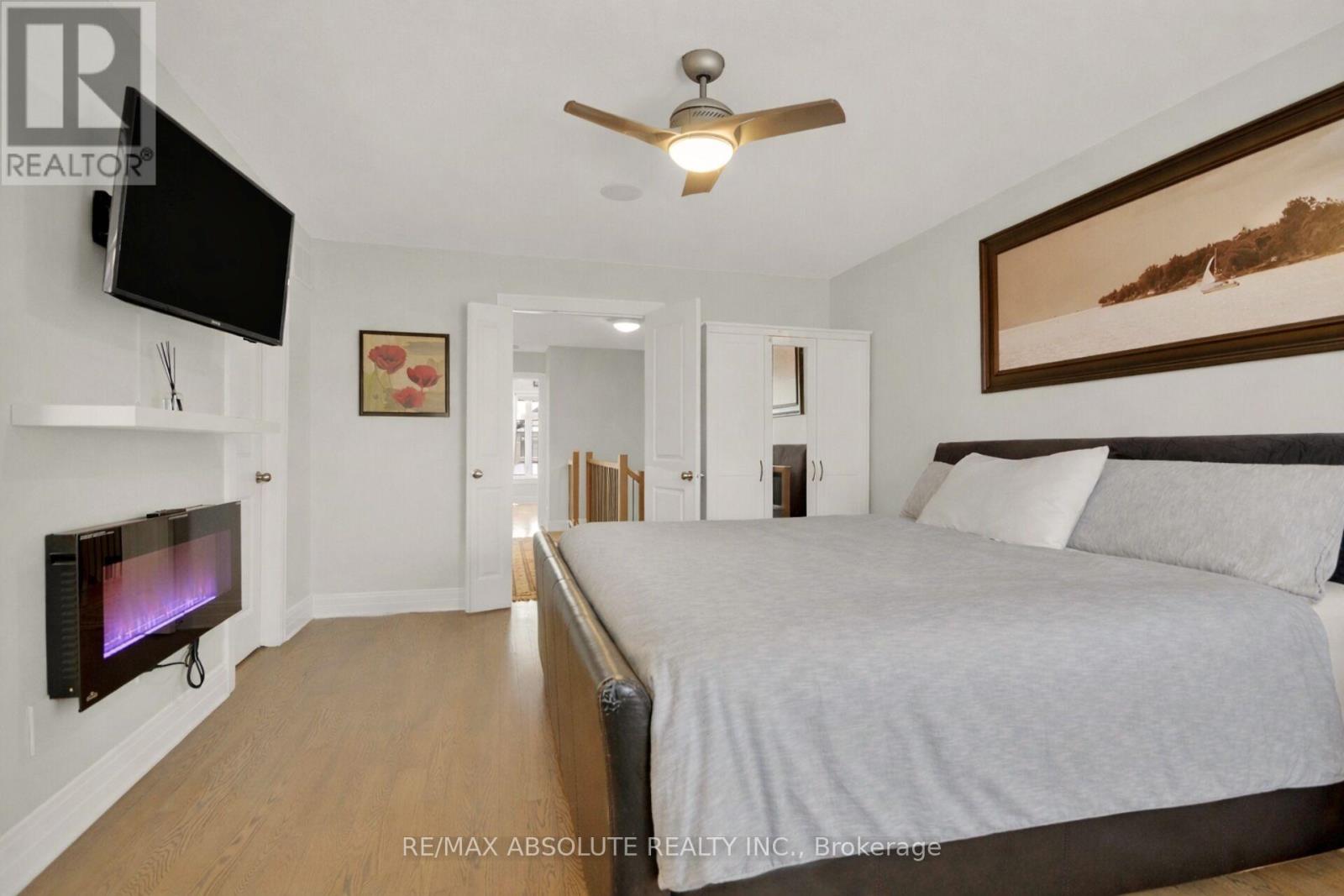 117 Woodhurst Crescent