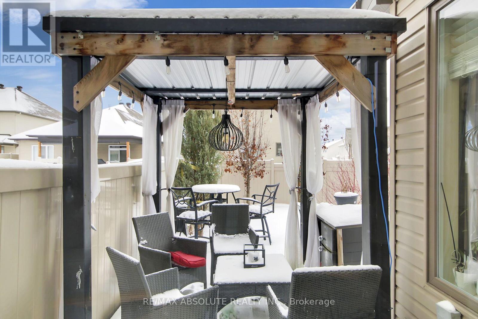 117 Woodhurst Crescent