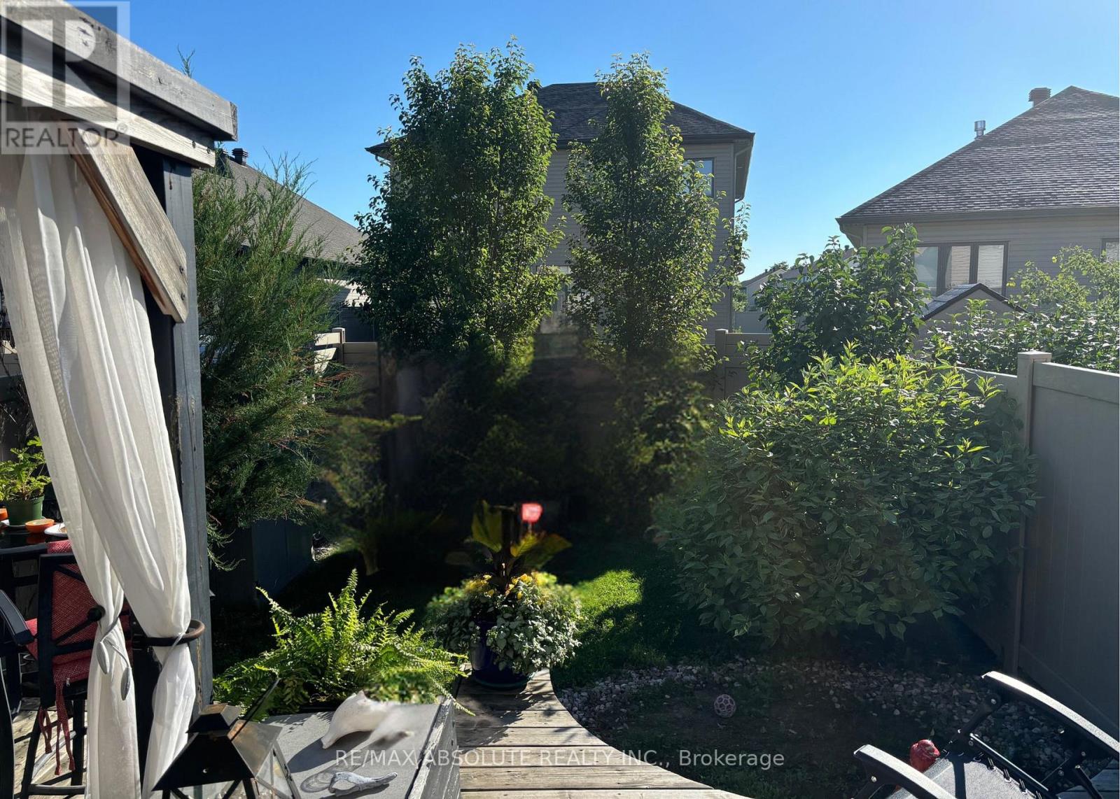 117 Woodhurst Crescent