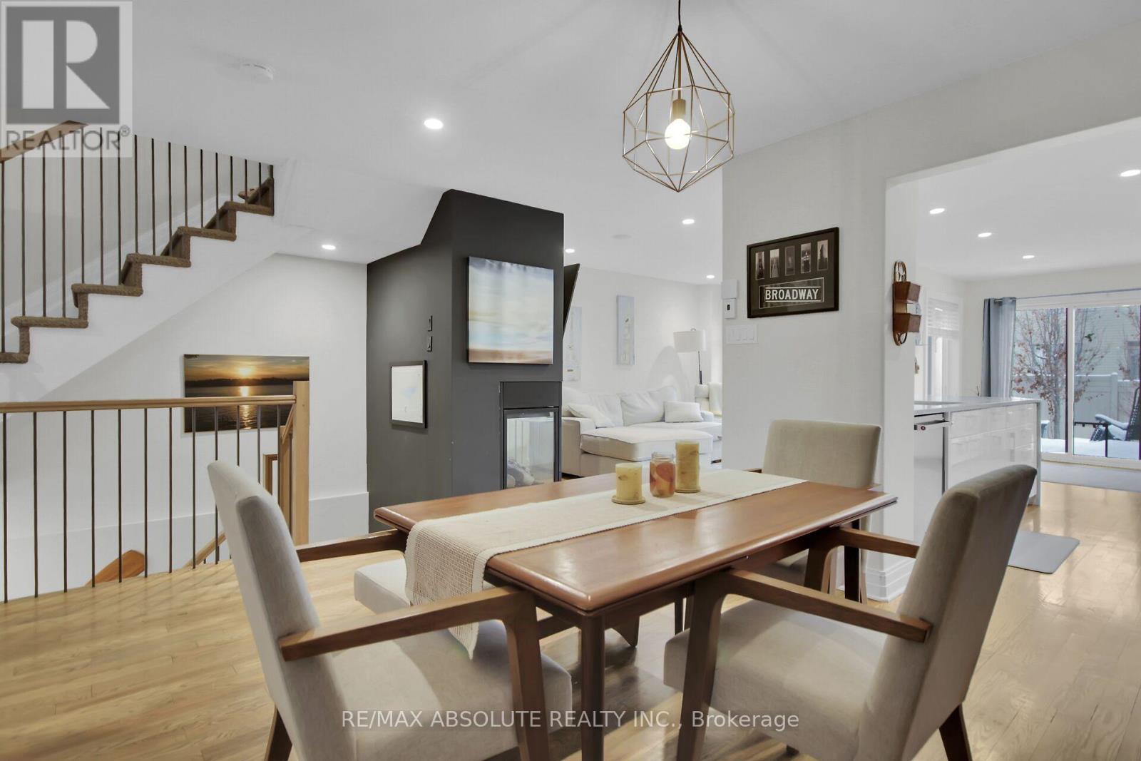 117 Woodhurst Crescent