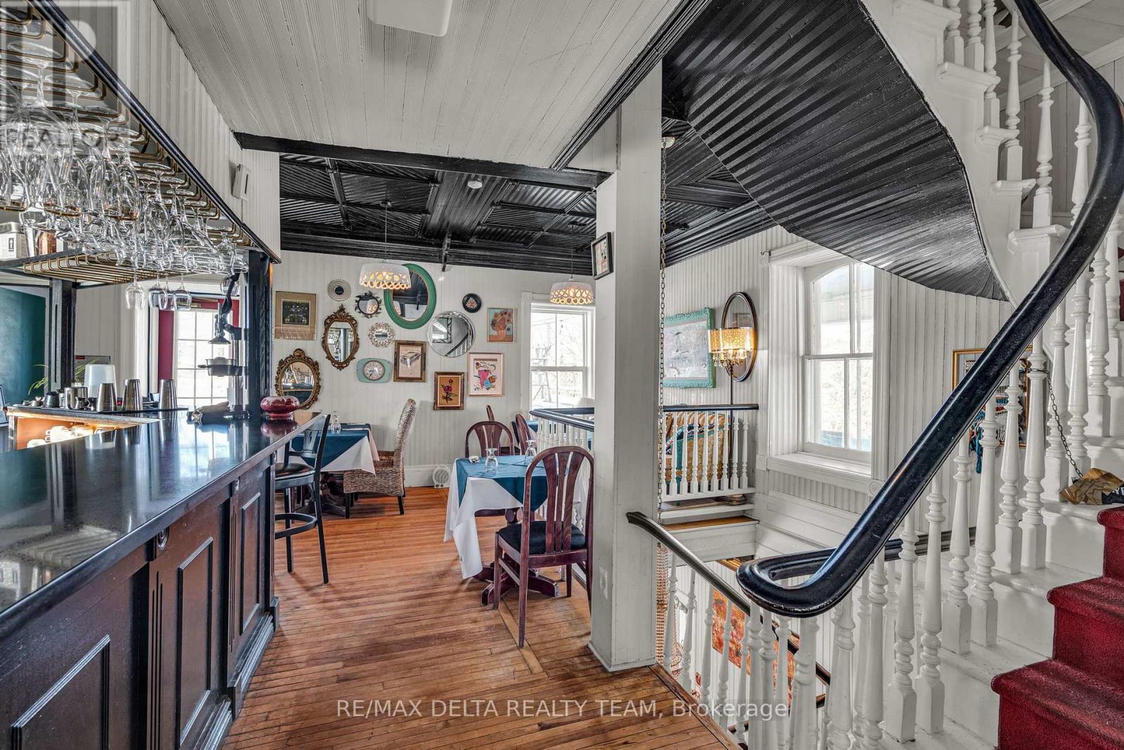 2607 Old Montreal Road