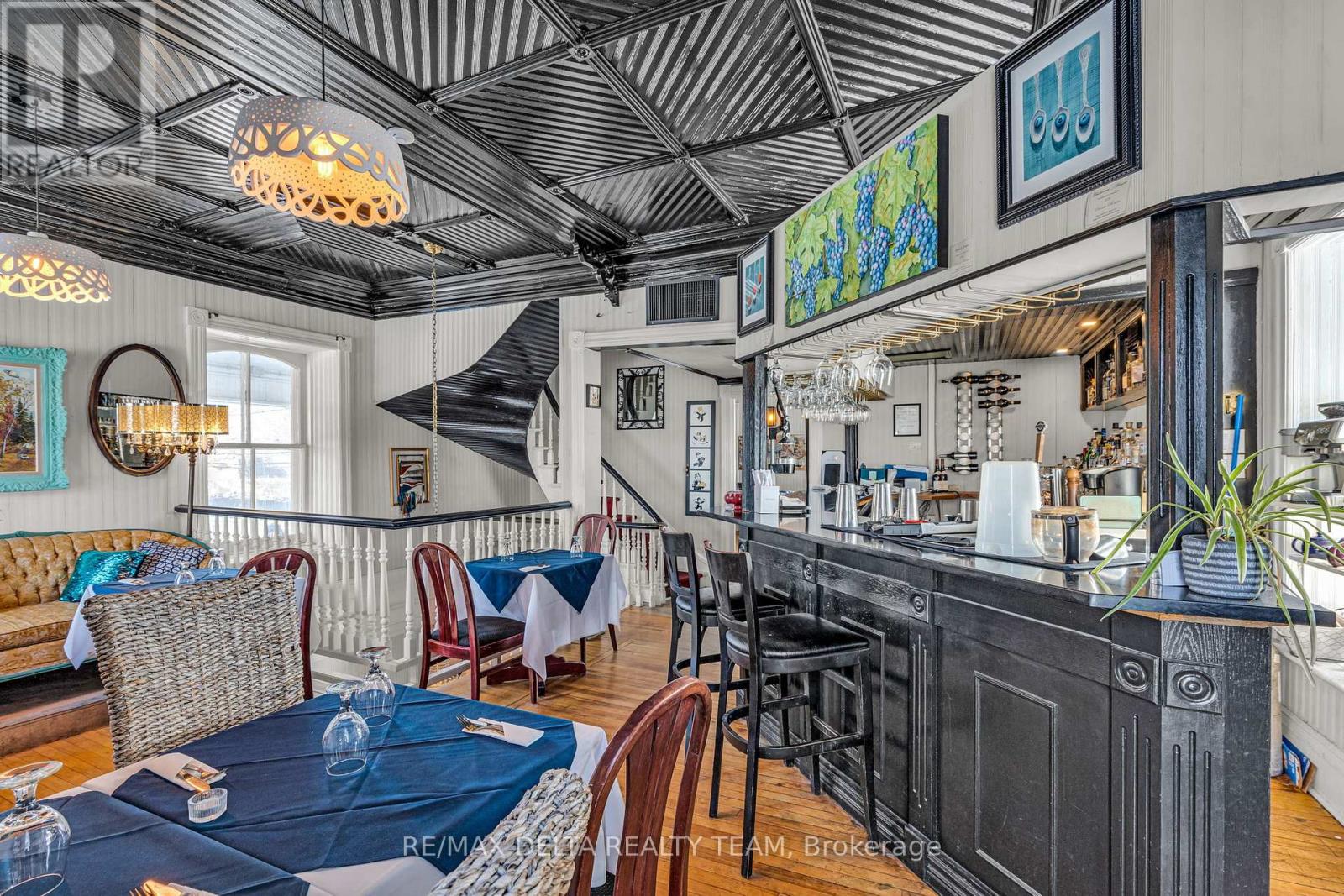 2607 Old Montreal Road