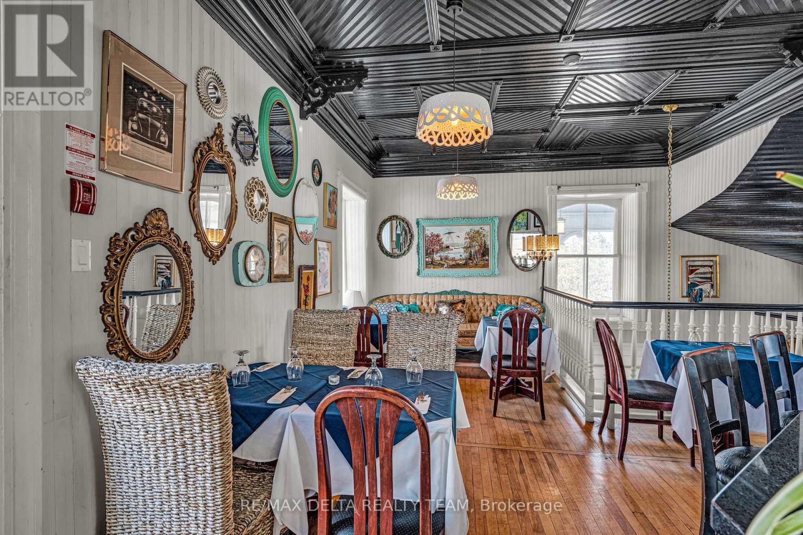 2607 Old Montreal Road