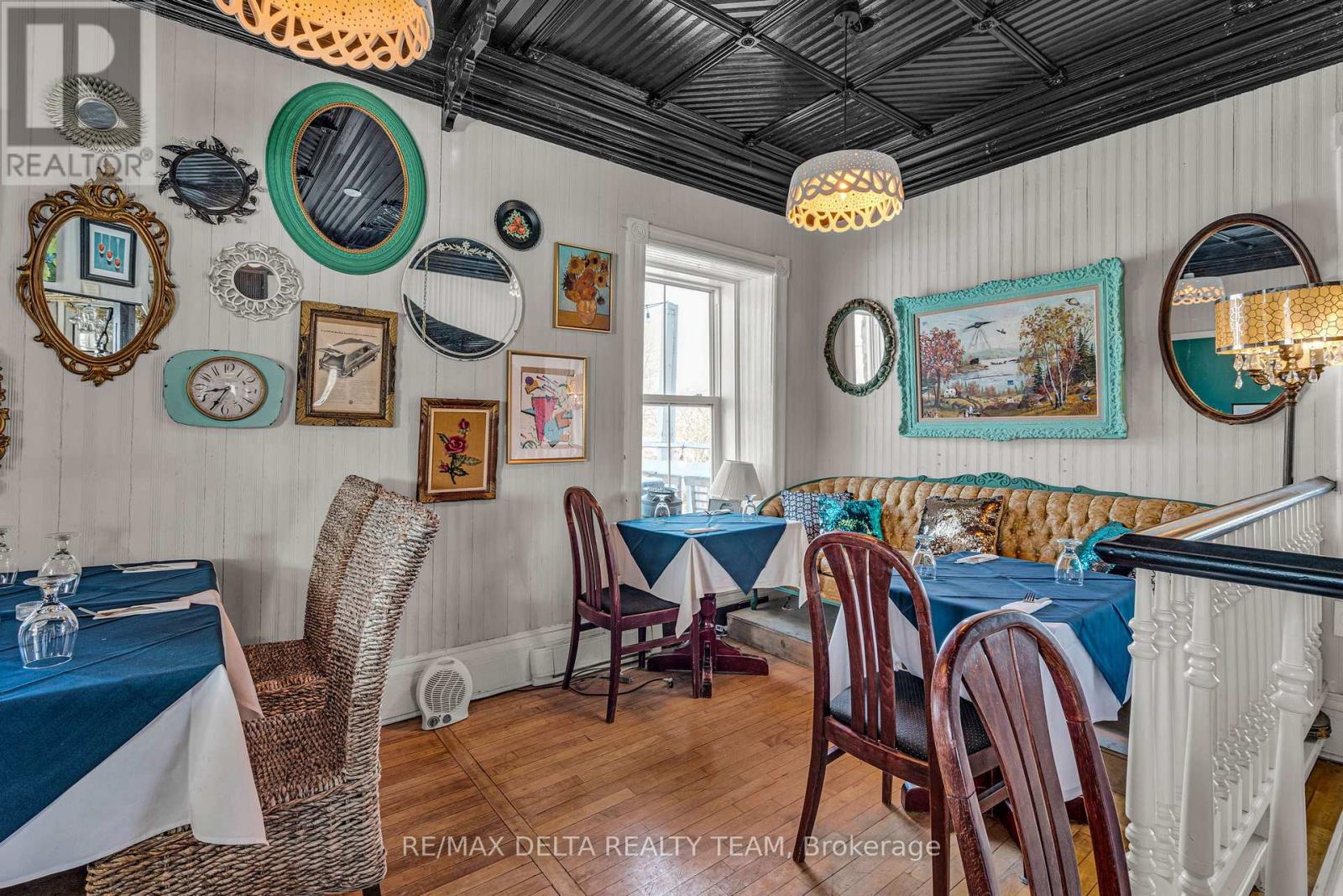 2607 Old Montreal Road