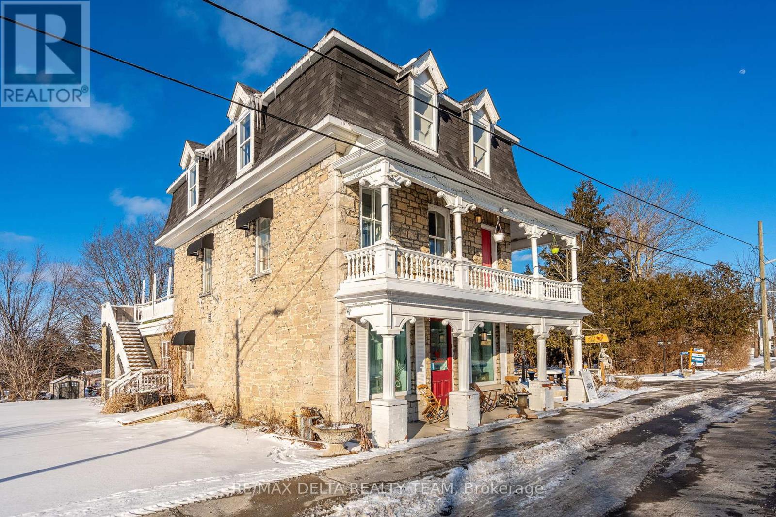 2607 Old Montreal Road