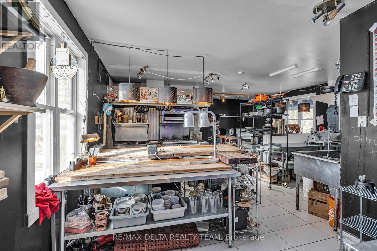 2607 Old Montreal Road