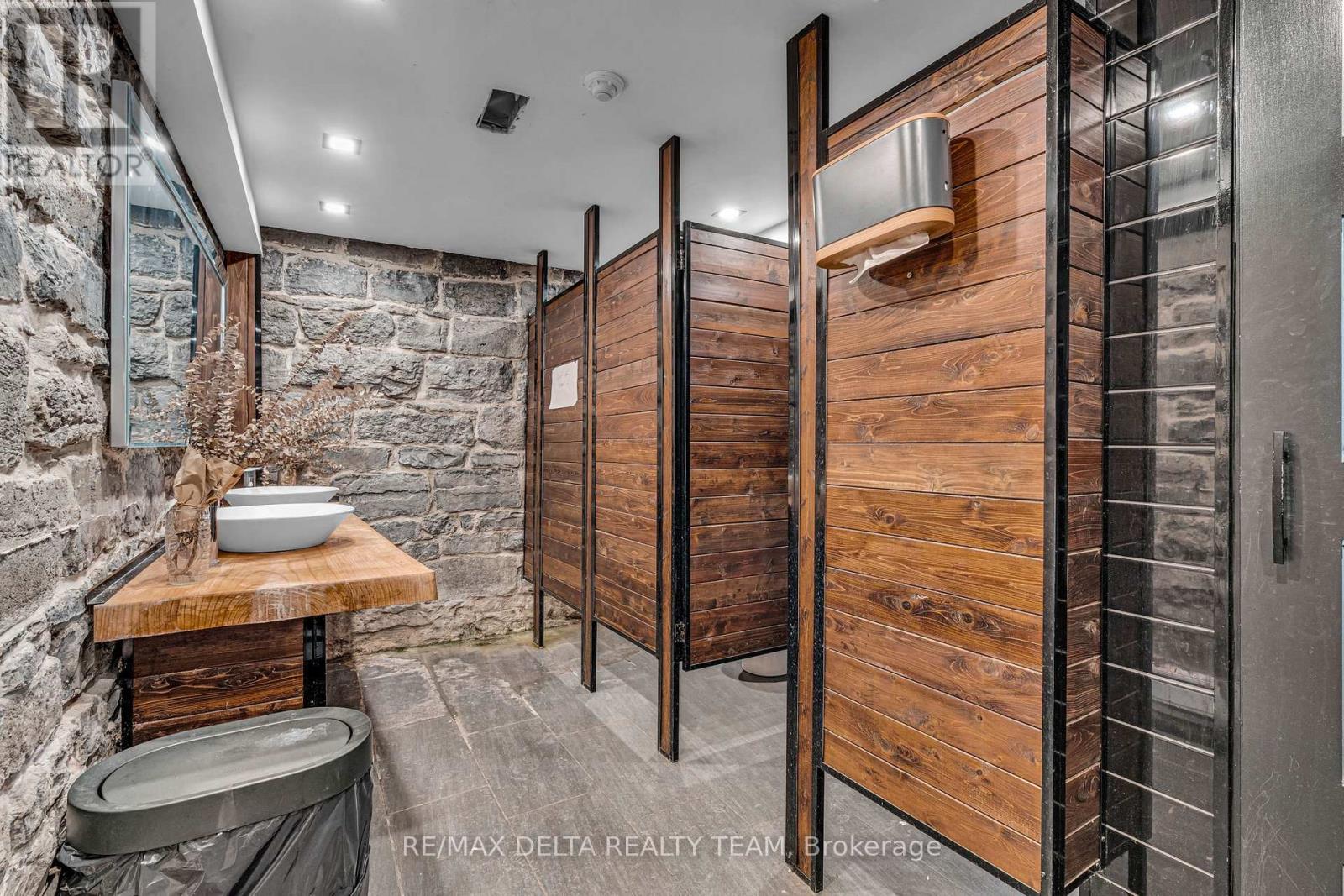 2607 Old Montreal Road