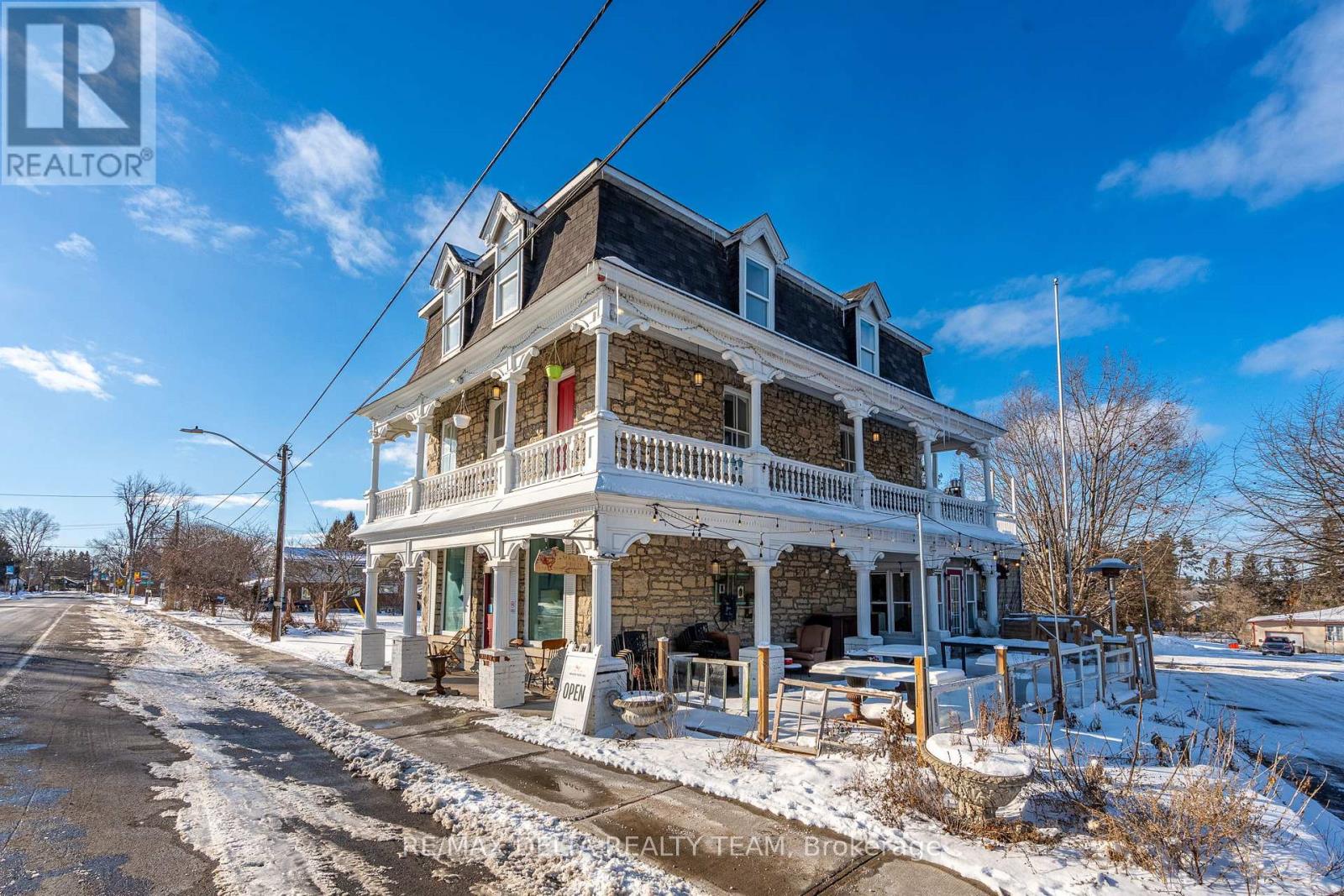 2607 Old Montreal Road