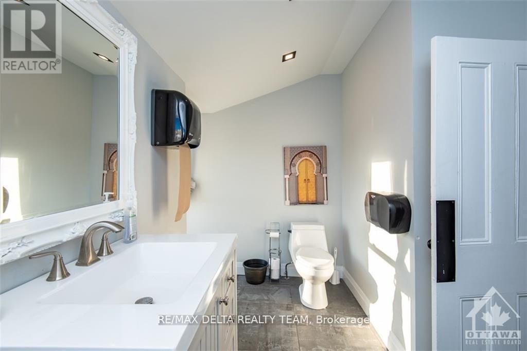 2607 Old Montreal Road