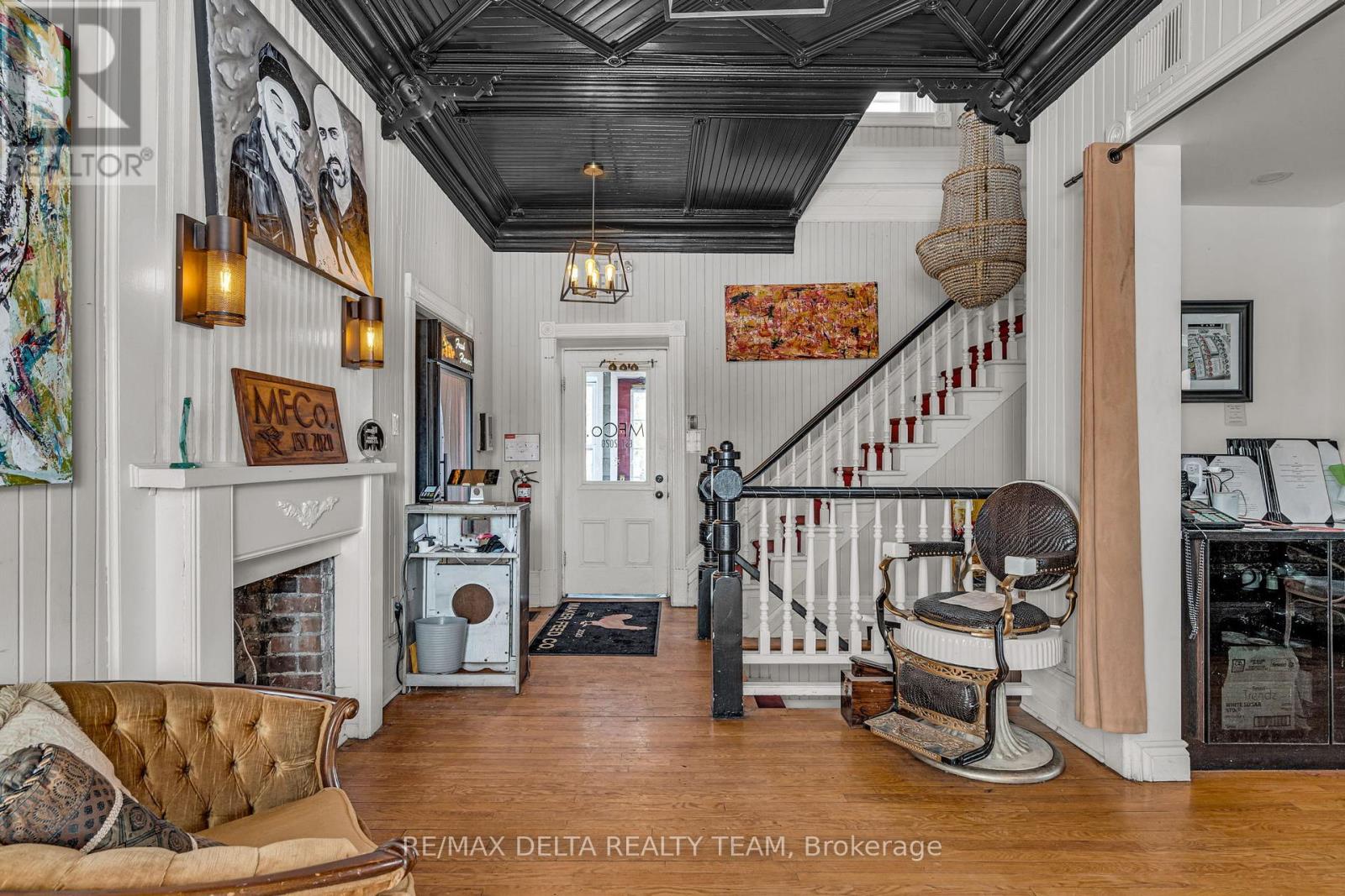 2607 Old Montreal Road