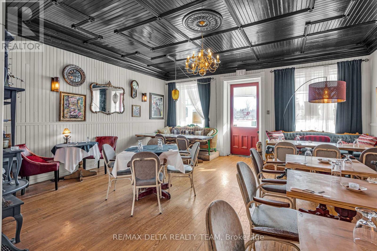 2607 Old Montreal Road