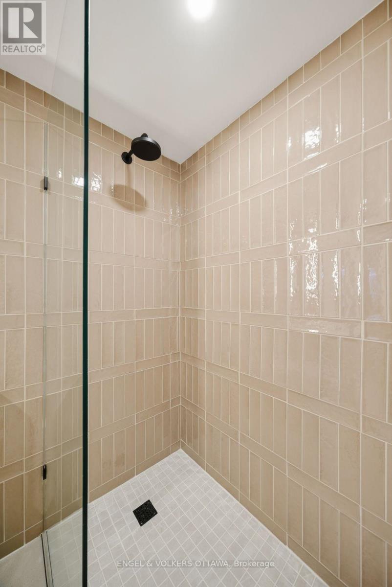 202 - 1490 Heron Road