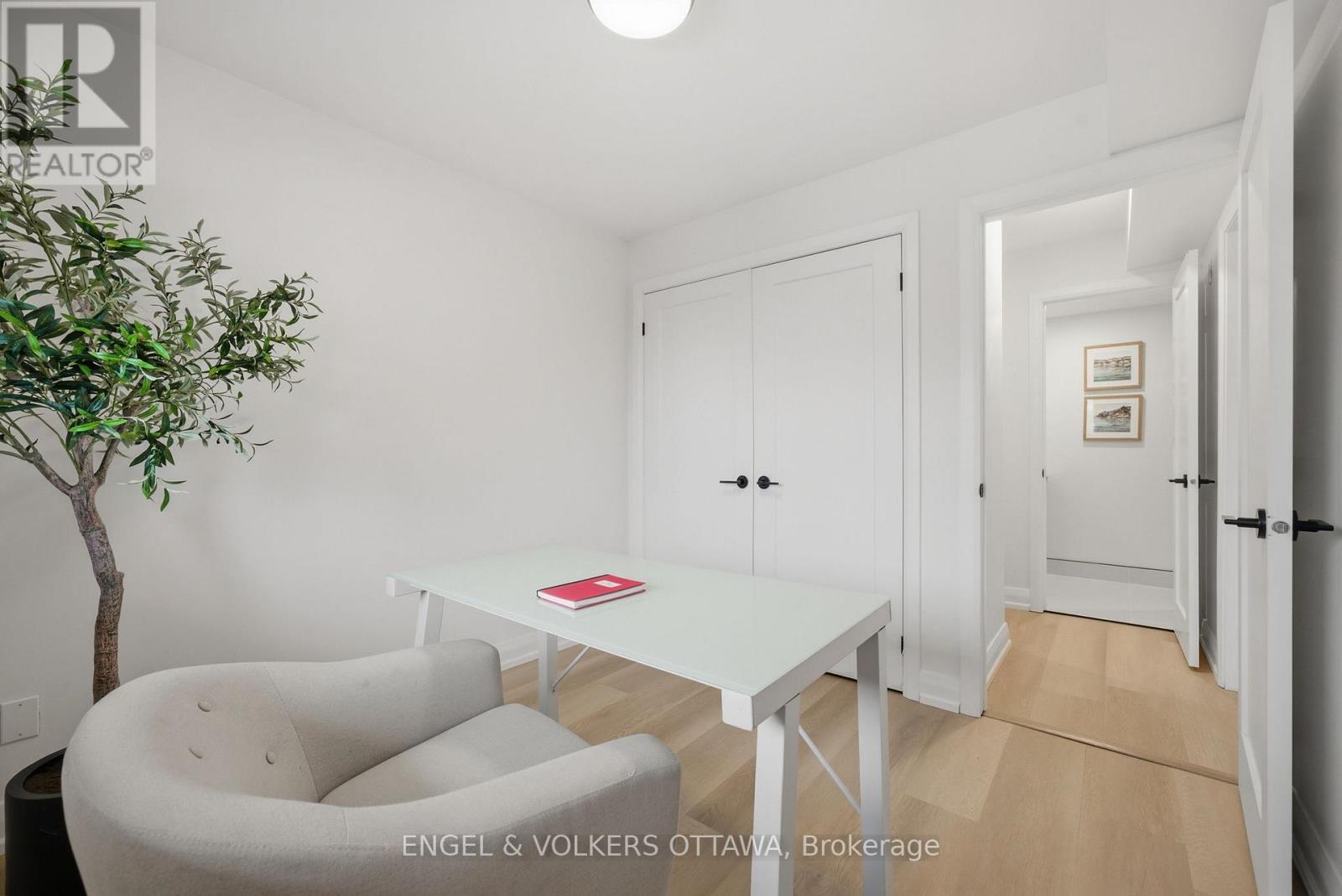 202 - 1490 Heron Road