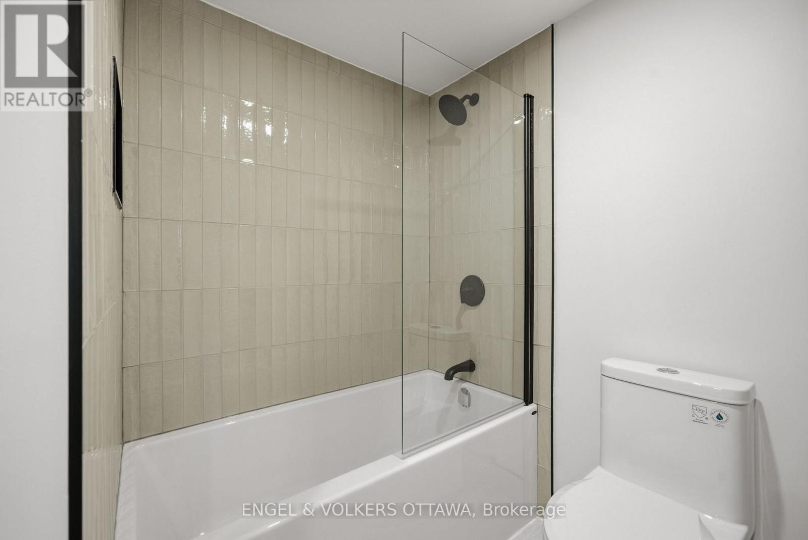 202 - 1490 Heron Road