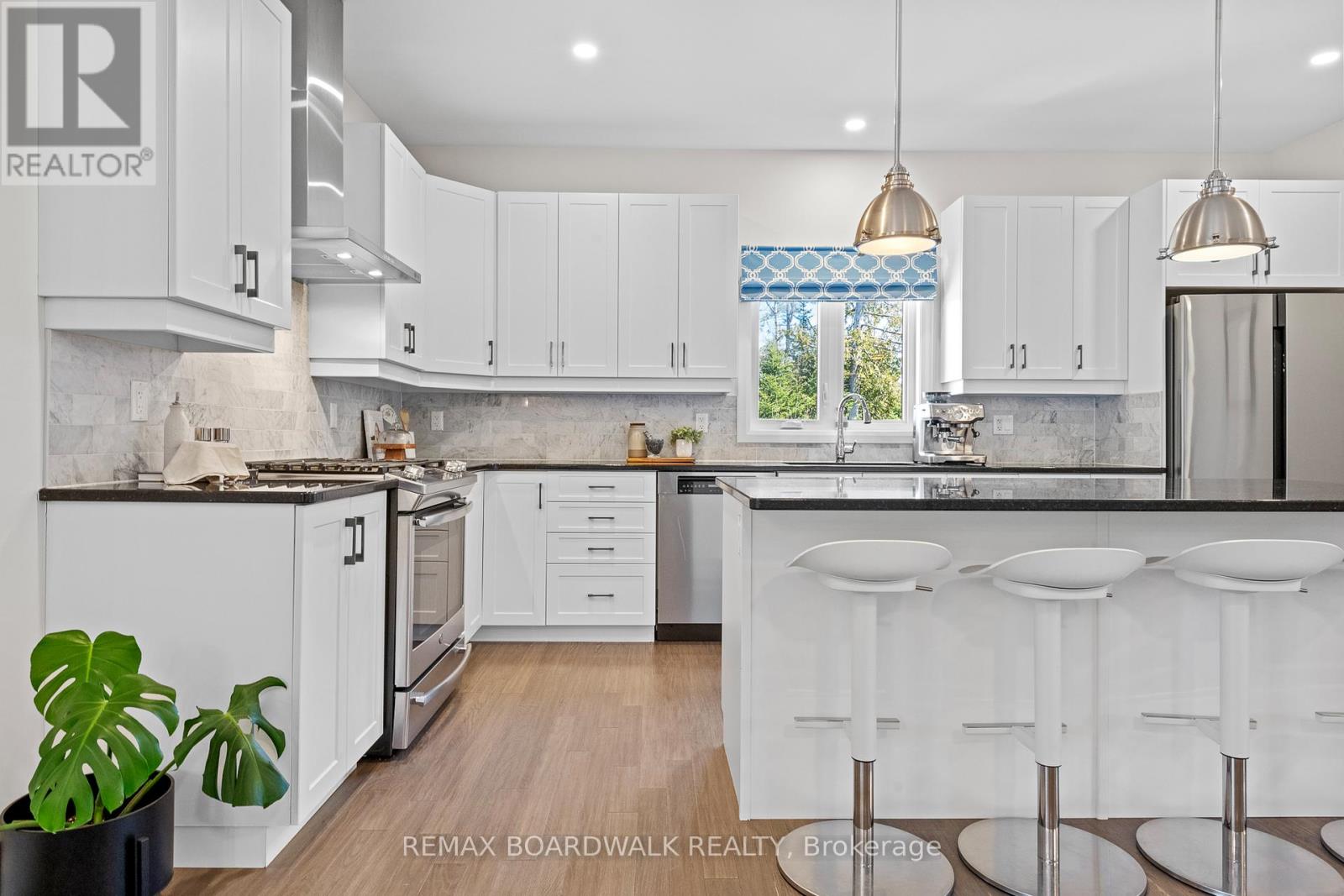 400 Cinnamon Crescent