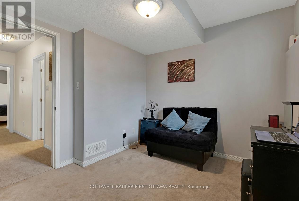 150 Urbancrest Private