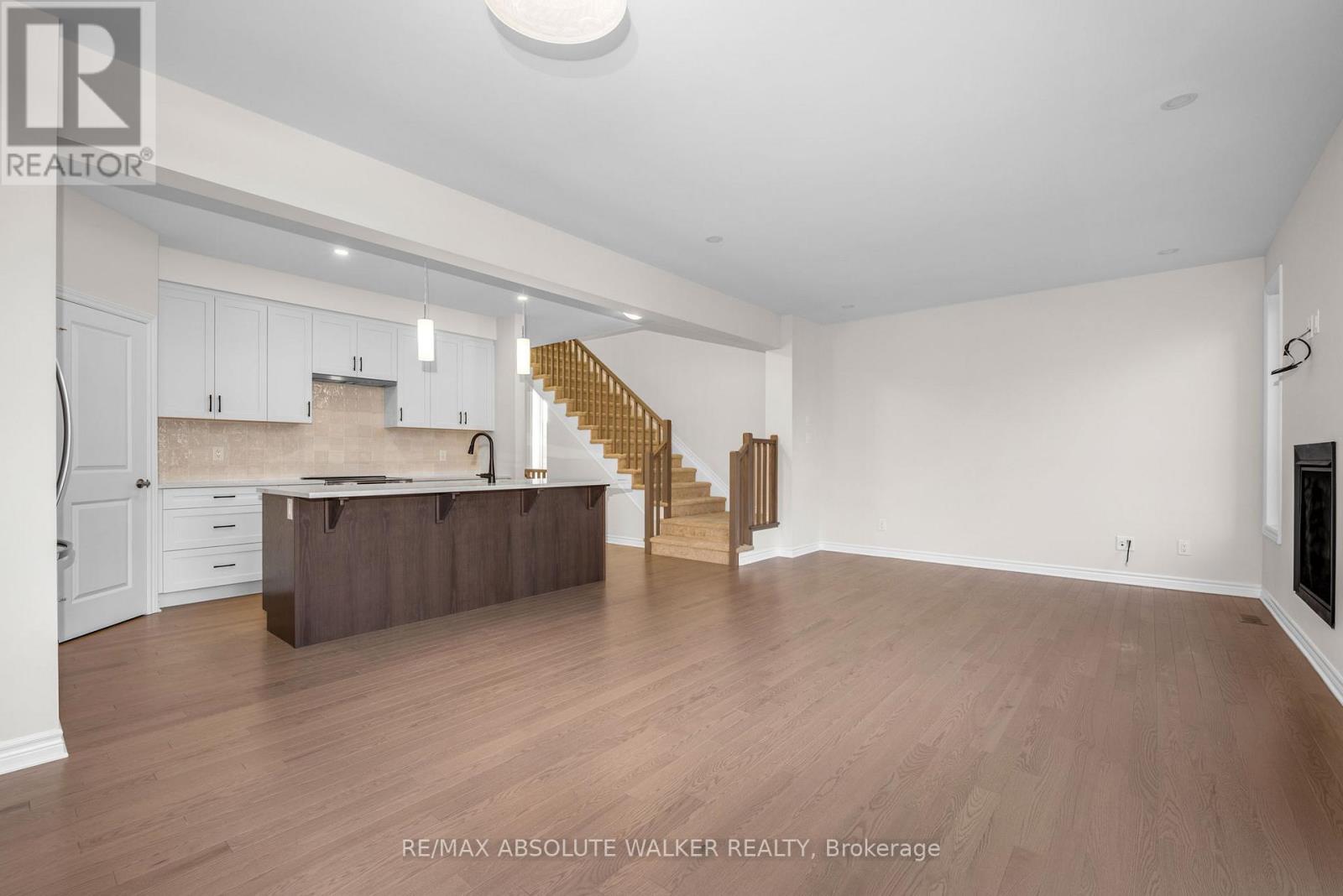 702 Du Rivage Street